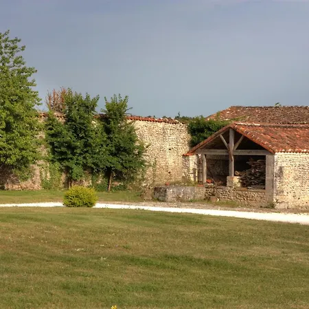 D'hotes Logis De L'astree Bed & Breakfast