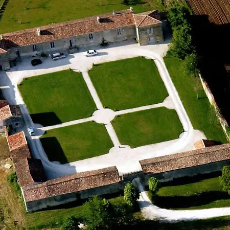 D'hotes Logis De L'astree Bed & Breakfast 4*