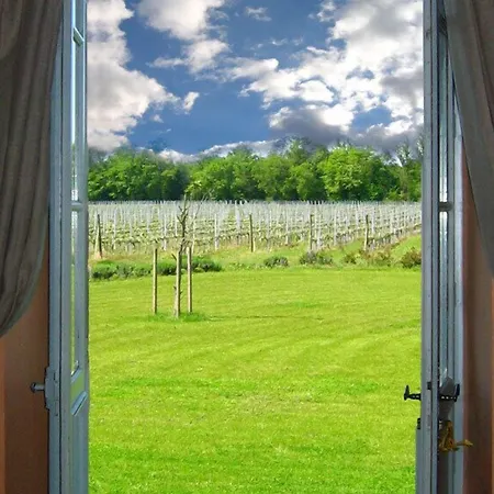 D'hotes Logis De L'astree Bed & Breakfast 4*